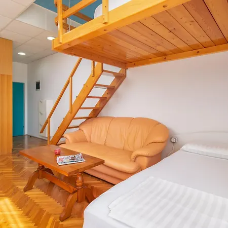 Tina In Town Centre With Free Parking Apartment Makarska