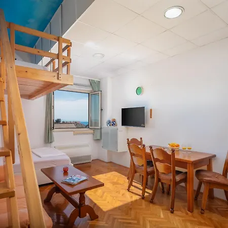 Apartment Tina In Town Centre With Free Parking